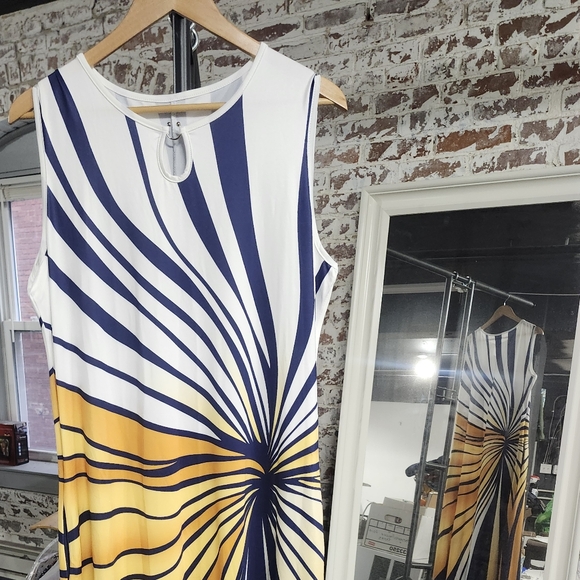 Dress - Picture 3 of 7